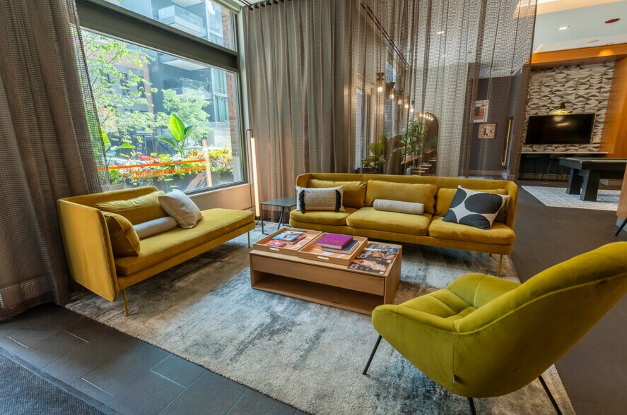 Building Photo - 70 W Huron St