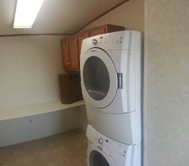 Building Photo - Spacious 3BR/2BA Home in the Heights with Oversized Trex Deck & Central A/C