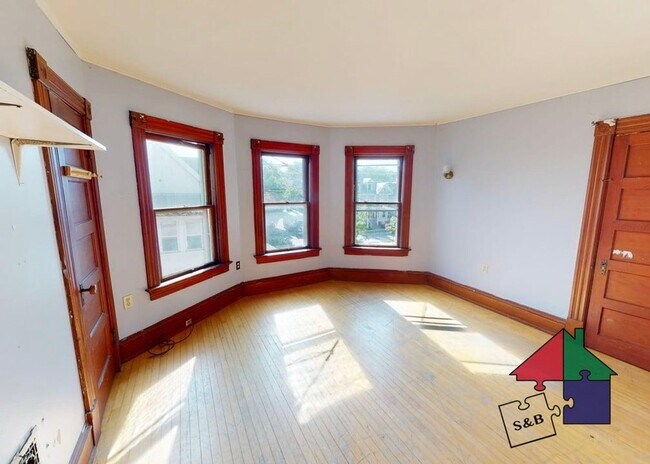 Building Photo - 36 Buell St