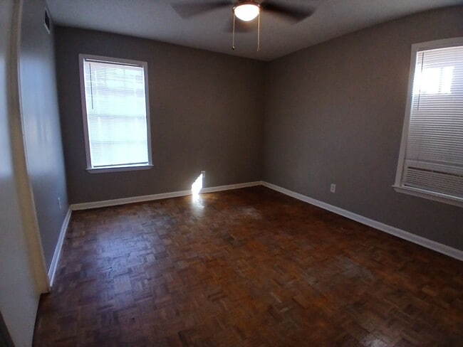 Building Photo - Spacious 4BR/2BA Home with Carport