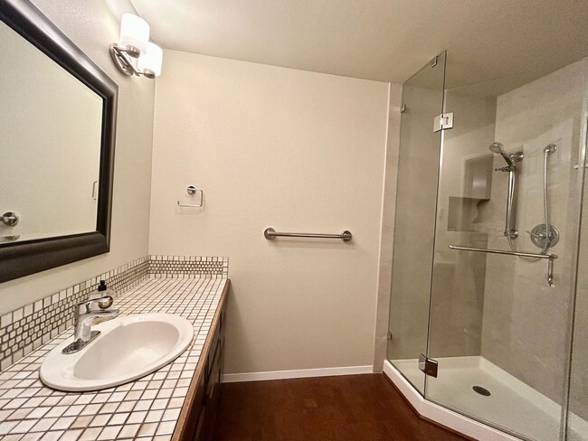 Building Photo - North Capitol Hill Condo