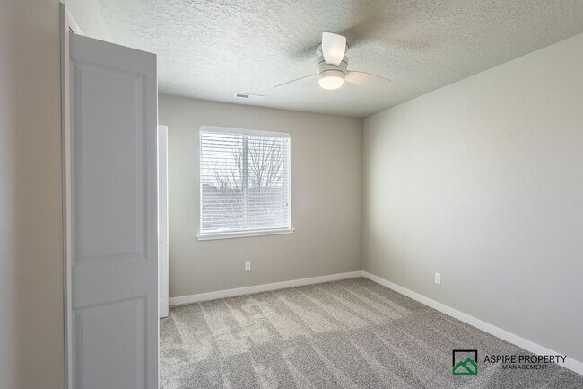 Building Photo - Heart of Meridian 4 Bed 3 Bath