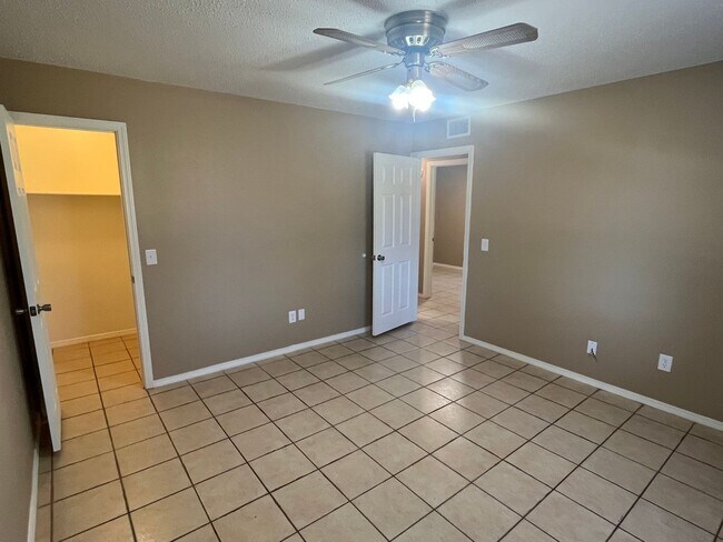 Building Photo - 307 Harris Cir
