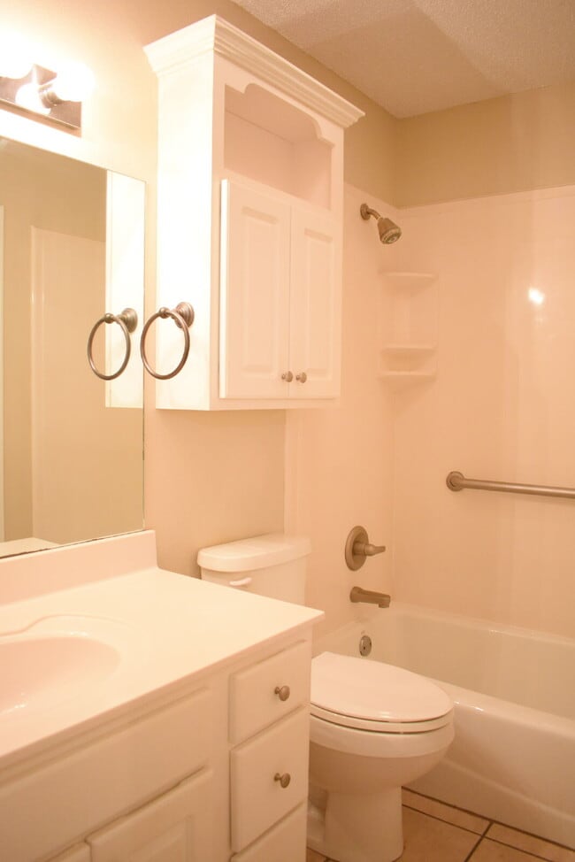 Building Photo - Updated Duplex with Large Basement in Cooper School District!