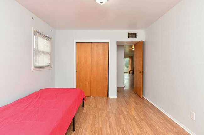 Building Photo - 207 Manhattan Ave