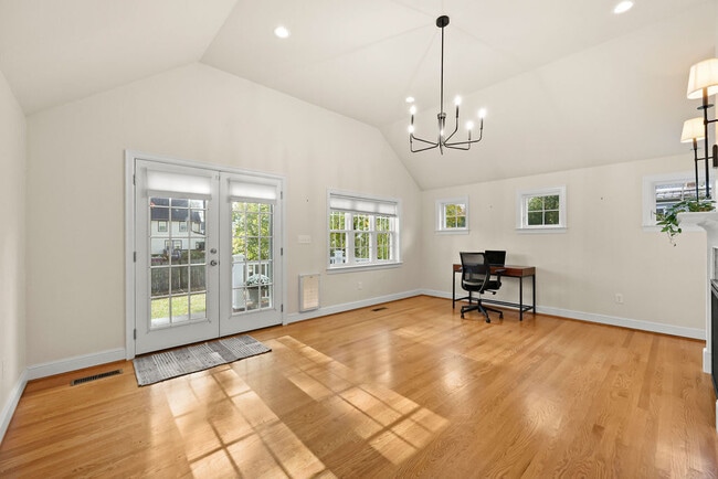 Building Photo - 15 Arapahoe Rd