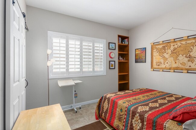 Building Photo - Two bedroom condo