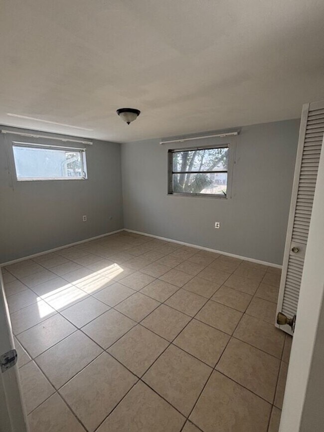 Building Photo - 2/1 available now!