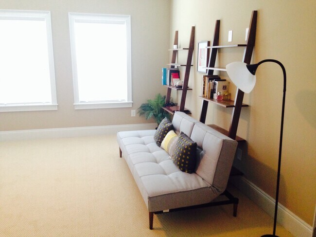 Building Photo - 210 Alderwood Point