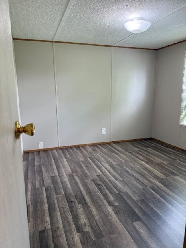 Building Photo - Greenback 37742 - 3 bed 2 bath mobile home - Lease-to-Own Option - call Troy Adams 865-233-6949