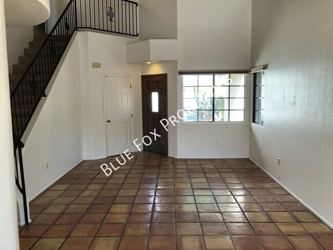 Building Photo - 759 W Clear Creek Way