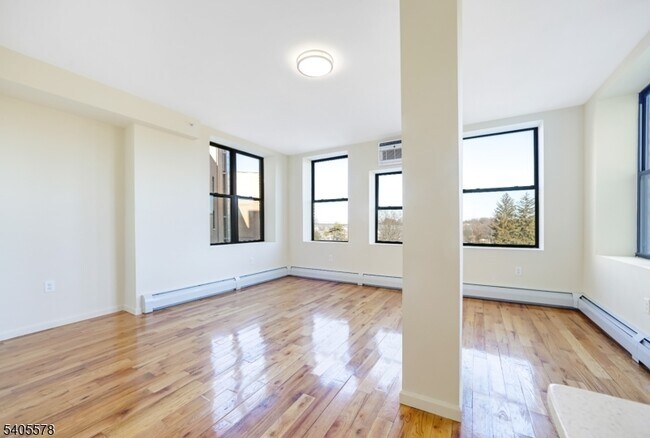 Building Photo - 520 Belleville Ave