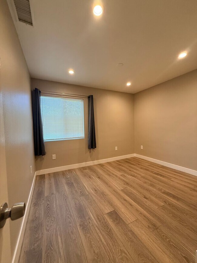 Building Photo - 874-876 North Orange St