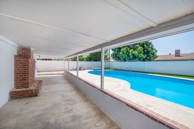 Building Photo - Completely Remodeld W/ Swimming Pool!