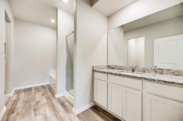 Building Photo - 2100 Brentwood Dr