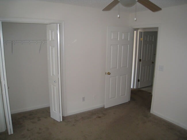 Building Photo - Cozy Condo