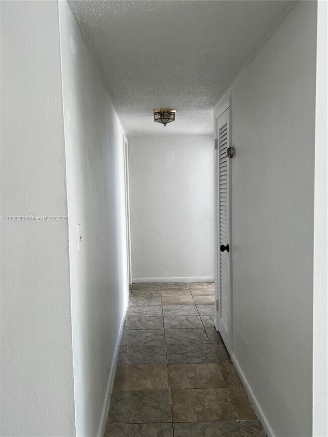 Building Photo - 1455 N Treasure Dr