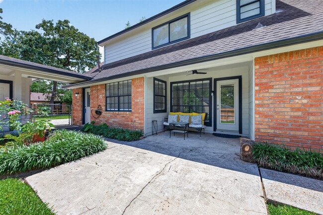 Building Photo - 105 Glenmora Ct