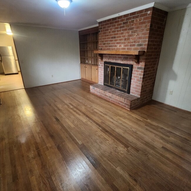 Building Photo - 703 Ikes Rd