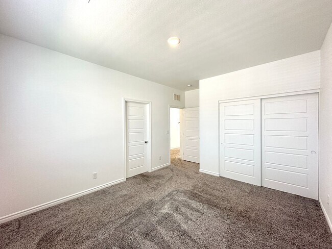 Building Photo - 8357 Aurora Rdg Ave