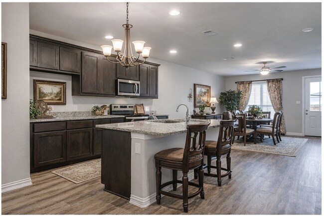 Building Photo - 3 bedroom 2 Bath home Move In Ready