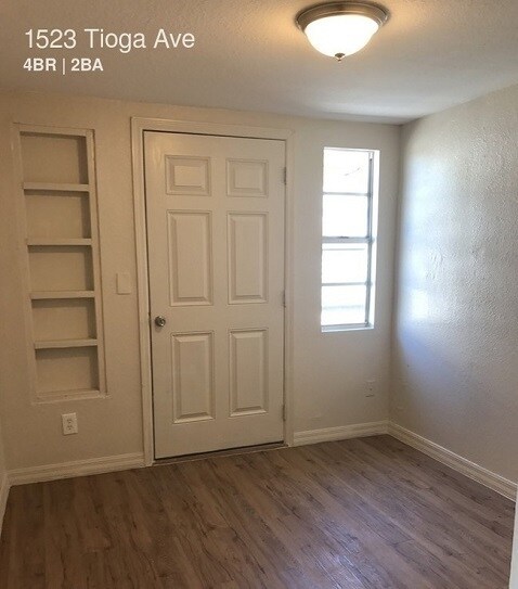 Building Photo - Spacious 4bdrm/2bath Home with 1 car garage ** Section 8 OK ** March 15