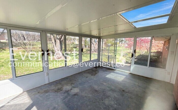 Building Photo - 1423 Marty Dr