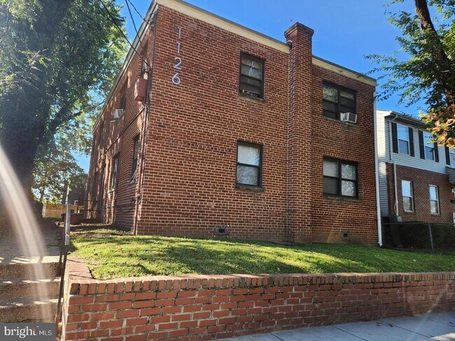 Building Photo - 1126 48th Pl NE