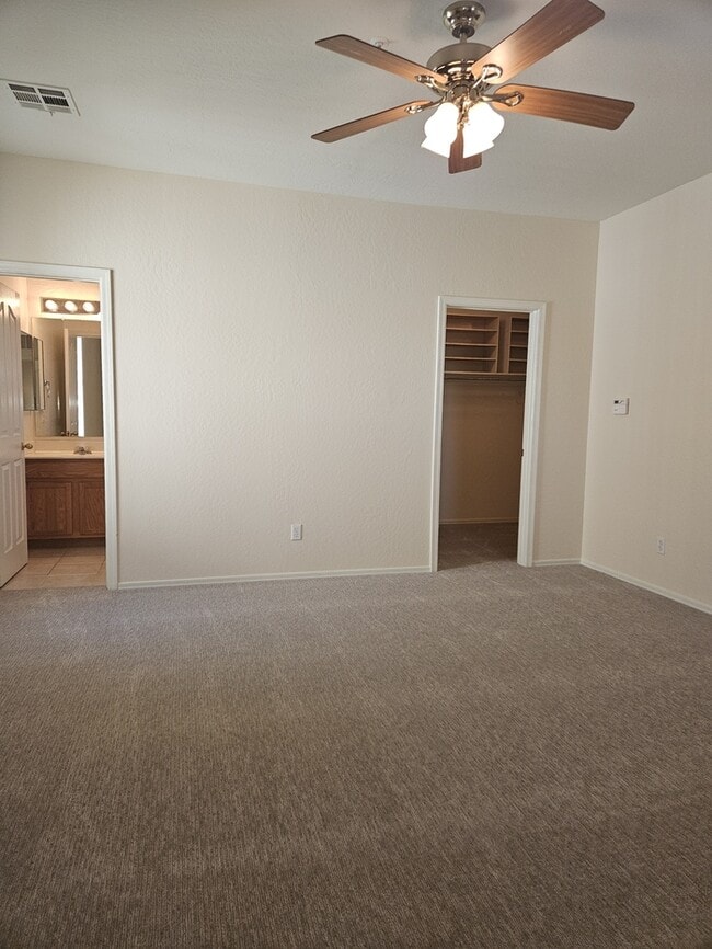 Building Photo - 3 Bed 3 Bath 2 CG Walking distance to Downtown Gilbert. Great Location