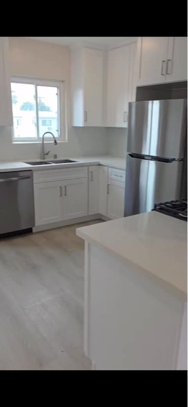 Building Photo - 1435 E Maple St