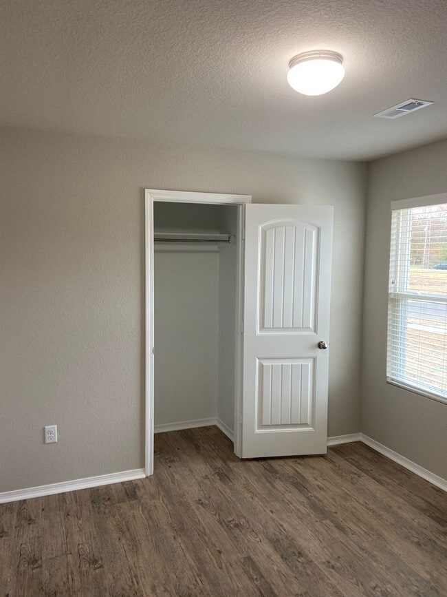 Building Photo - Now Pre-Leasing — Spacious 4 Bedroom, 2 Bath Home in Conrad Court