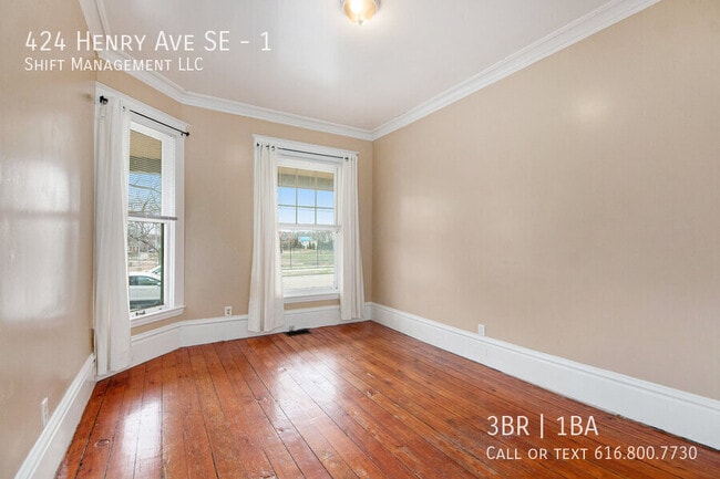 Building Photo - 424 Henry Ave SE