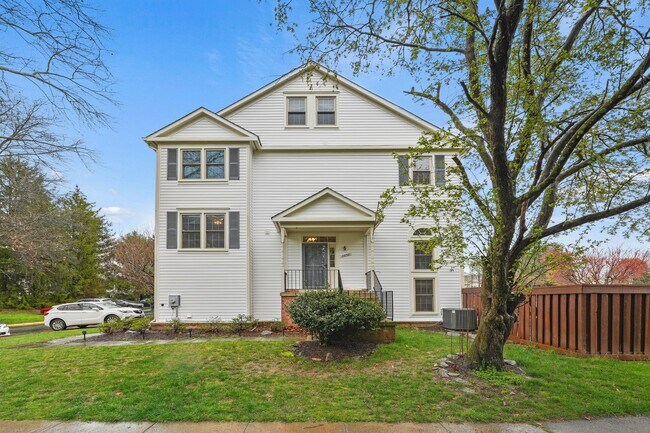 Building Photo - 8852 Thomas Lea Terrace