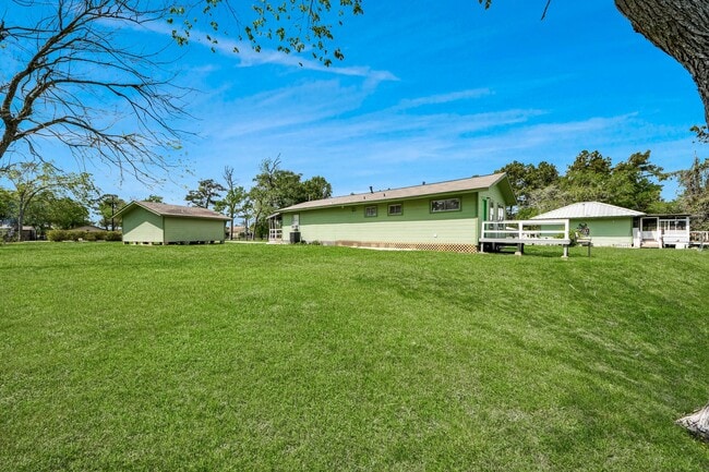 Building Photo - 17111 River Rd