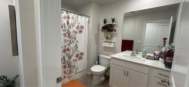 Building Photo - 477 Himalaya St. NE