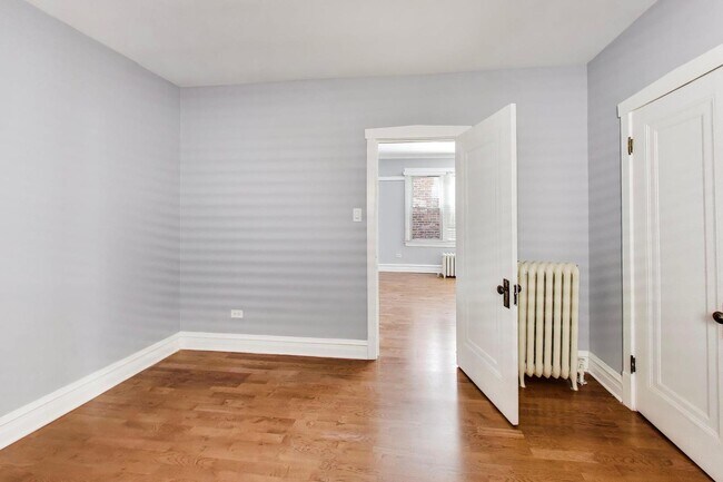 Building Photo - 3837 N Sawyer Ave