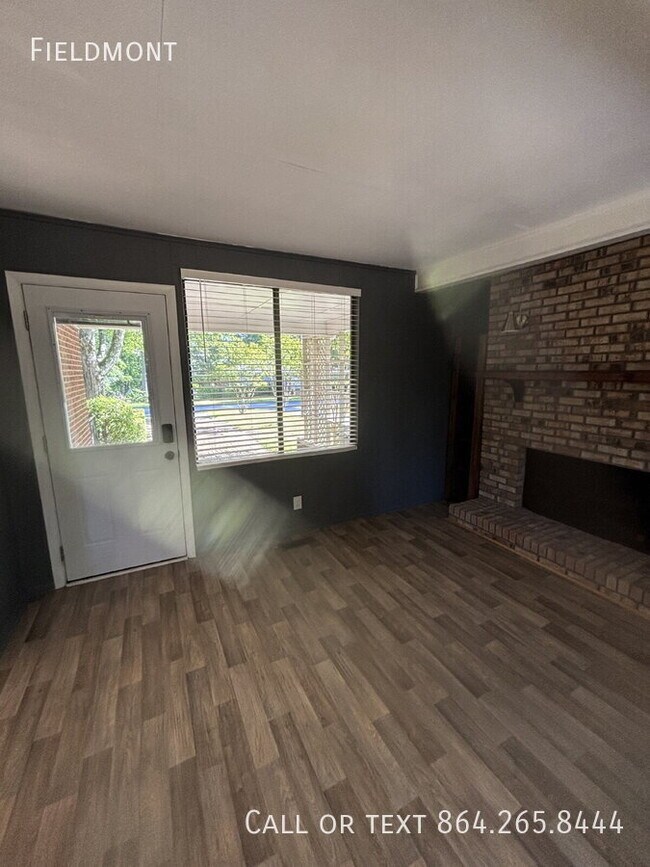 Building Photo - 104 Crescent Ridge Dr