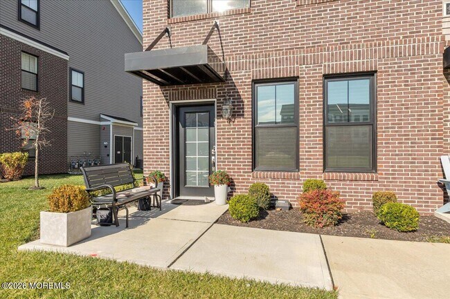 Building Photo - 29 Midway Rd N