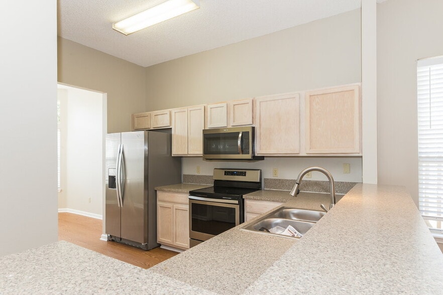 Building Photo - 3423 Brahma Bull Cir N