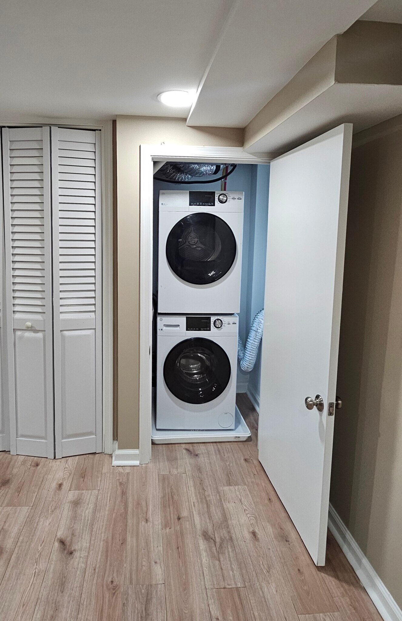 Building Photo - 4633 Kernwood Ave