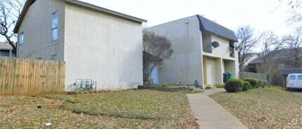 Building Photo - 1911 Kingswood Ct