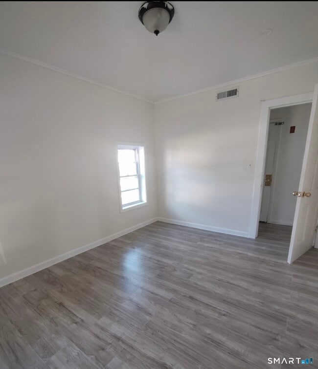 Building Photo - 30 Hawkins St