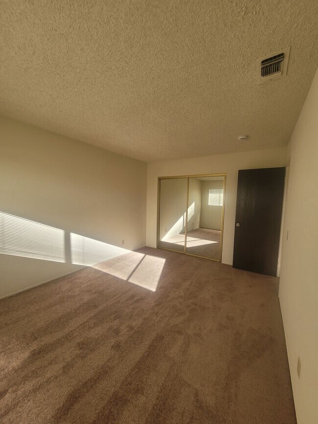 Building Photo - 6048 Margo Dr