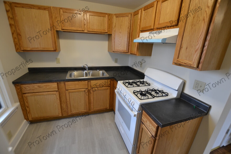 Building Photo - 411 Krakar Ave