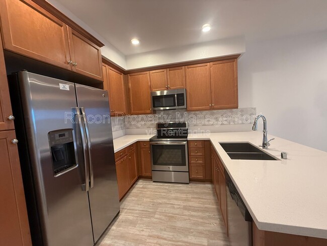 Building Photo - 43 Jensen Ct