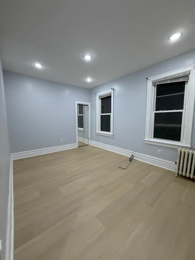 Building Photo - 154 W 33rd St