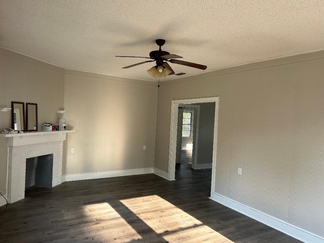 Building Photo - 616 Riverside Dr