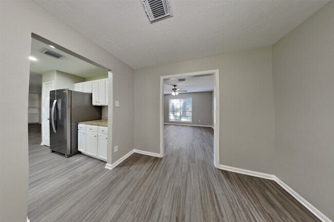 Building Photo - 8415 Sparkling Springs Dr