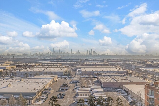 Building Photo - 1733 Harmon Cove Tower