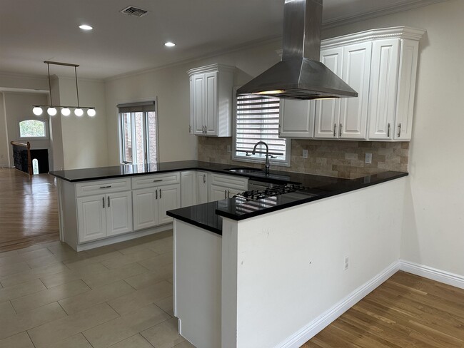 Building Photo - 436 Lawton Ave